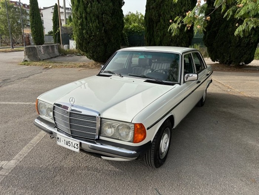 1977 Mercedes 200 W123 2.0 oldtimer te koop