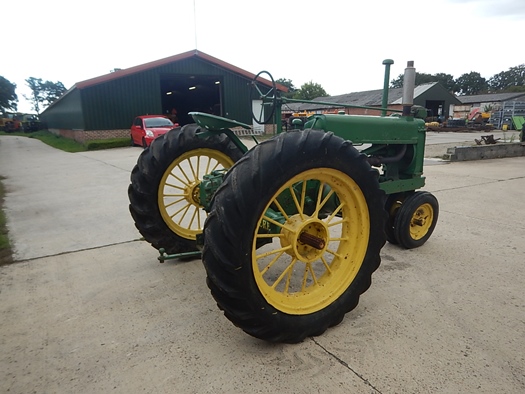 1937 John Deere A Unstyled on round spoke rears oldtimer te koop