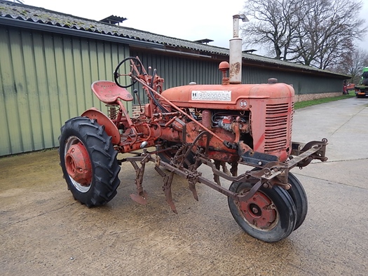 1944 International Farmall BN with exhaust lift cultivator oldtimer te koop