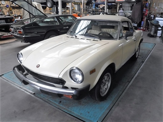 1981 Fiat 124 Spider 2000 oldtimer te koop