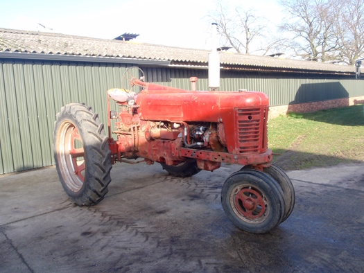 1955 International Farmall 300 oldtimer tractor te koop